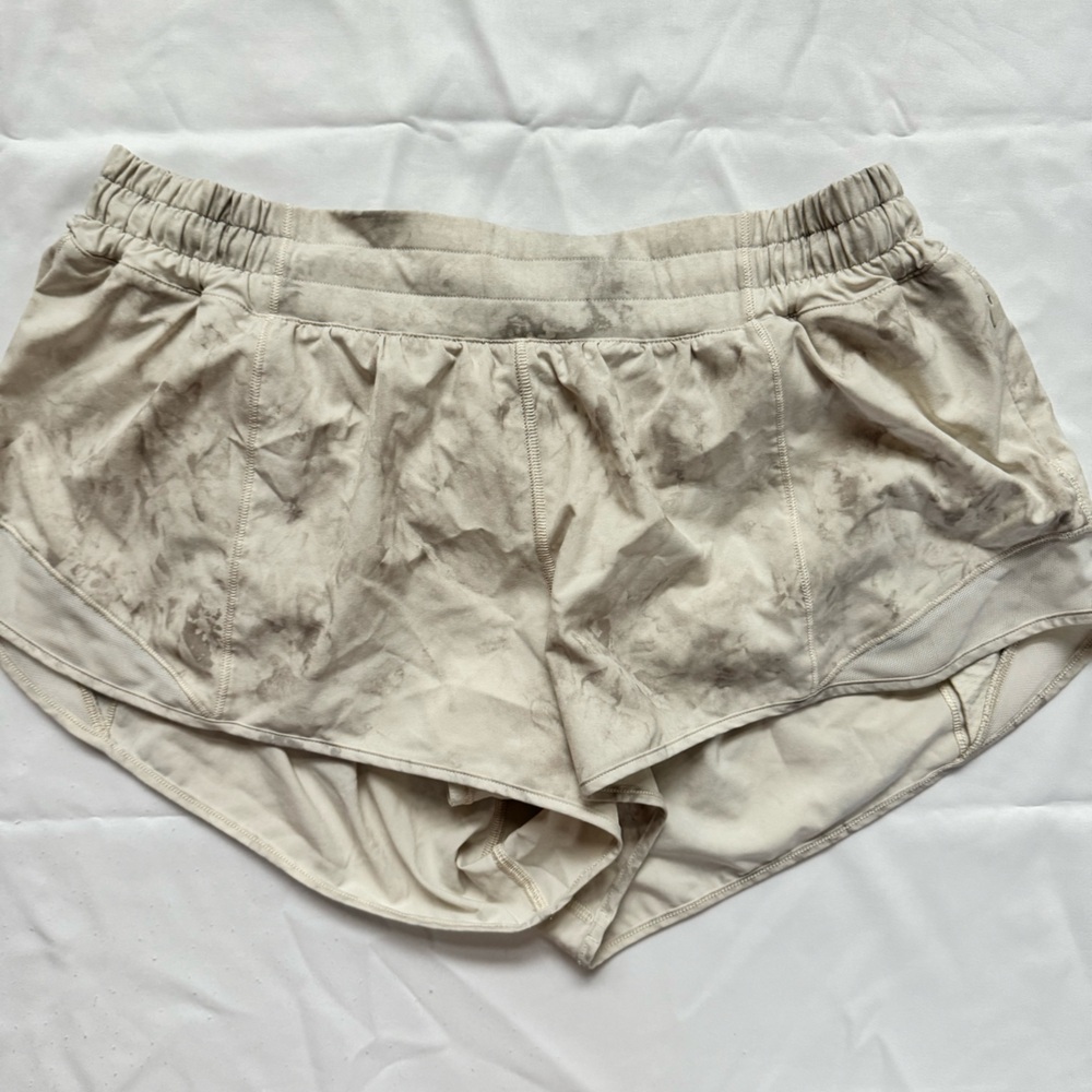 Lululemon Hotty Hot Low Rise Shorts 2.5” Size 12